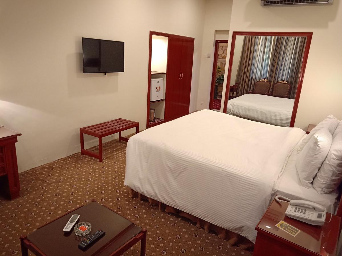 Indus Hotel Hyderabad Exterior foto